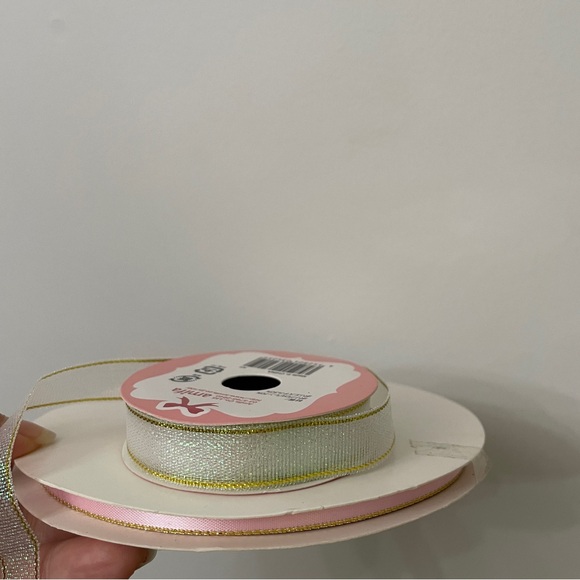 Gift box and ribbon bundle - Picture 4 of 5